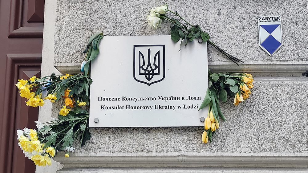 Stop wat at Ukraine. Putin go home!